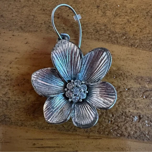 Fossil Silver Colored Floral Earrings - Picture 3 of 6